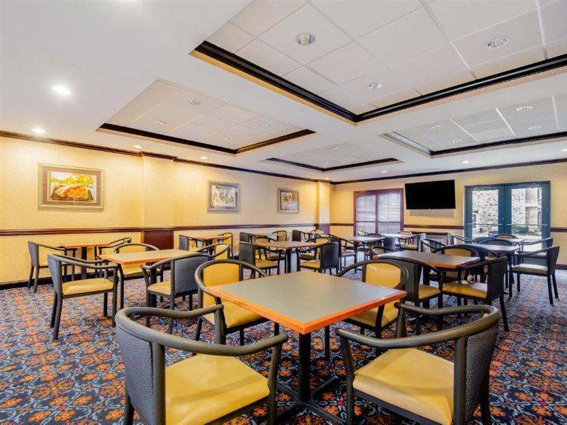 Отель La Quinta By Wyndham Mt. Laurel - Philadelphia Маунт-Лорел Экстерьер фото
