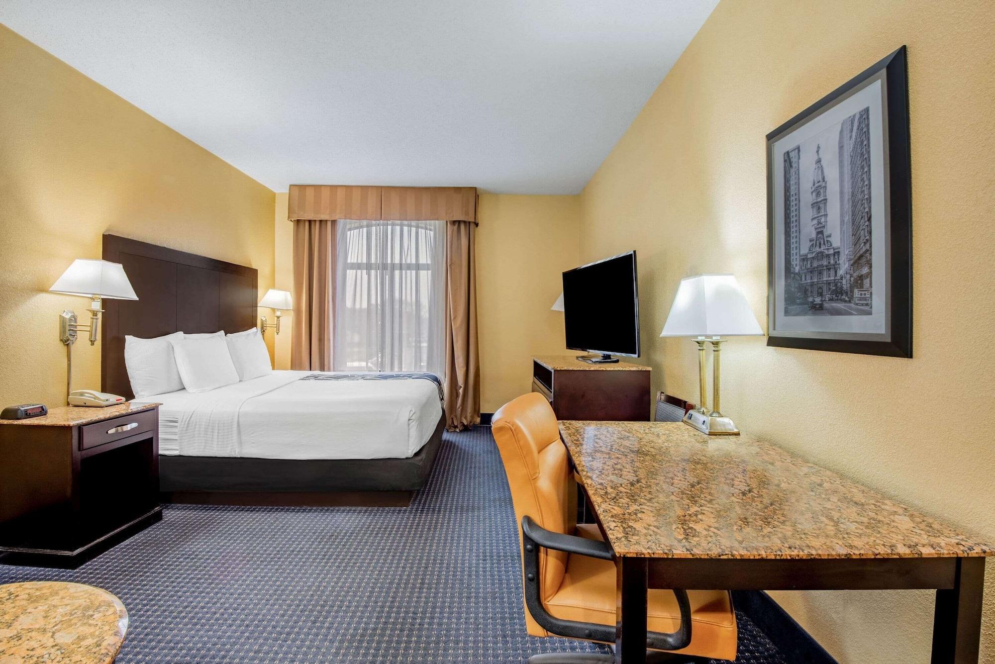 Отель La Quinta By Wyndham Mt. Laurel - Philadelphia Маунт-Лорел Экстерьер фото