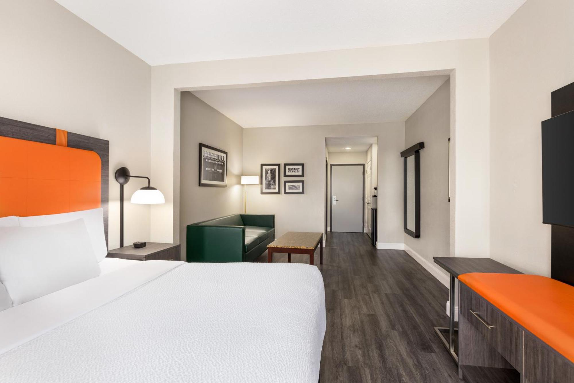 Отель La Quinta By Wyndham Mt. Laurel - Philadelphia Маунт-Лорел Экстерьер фото